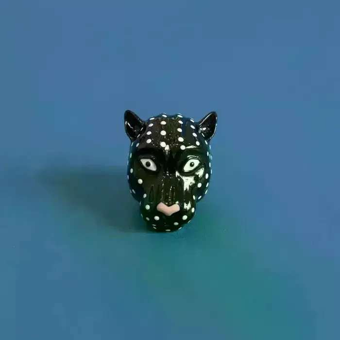 Bague élégante en métal avec tête de léopard émaillée pour femme, bijou animalier unique, accessoire chic et tendance pour tenues quotidiennes et de soirée