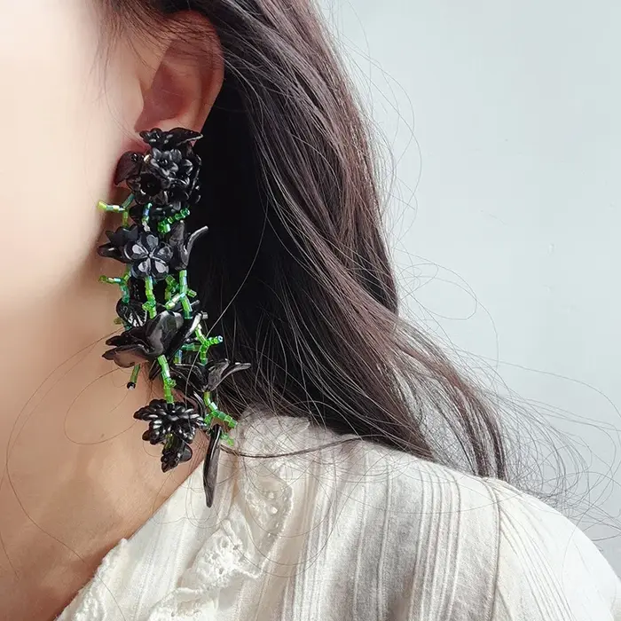 Boucles d'oreilles florales exagérées