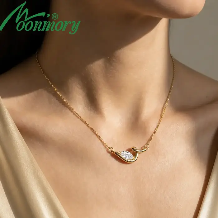 Moonmory – collier avec pendentif en laiton et zircon scintillant 5A