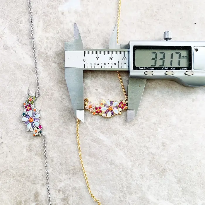 Collier fleurs pierres colorées
