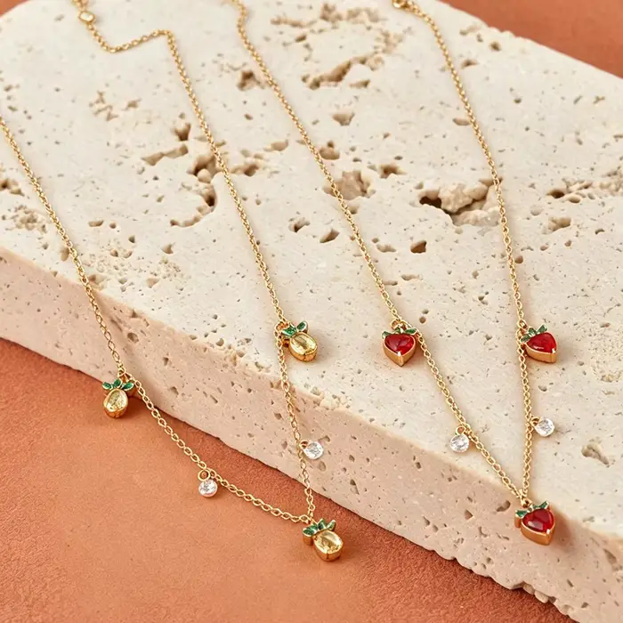 Lokaer – collier avec pendentif en cristal délicat, fruits, pomme, ananas, pour femmes, en acier inoxydable plaqué or 18 carats, bijoux à la mode, N26038