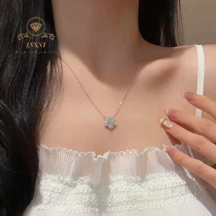 Collier Fleur de Cerisier en Argent S925, Pendentif Fleur, Chaîne de Clavicule Luxe Léger Abordable, Chaîne de Cou pour Femme, Cadeau pour Femme
