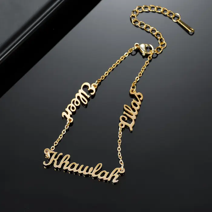 Bracelet personnalisé avec trois noms pour femme en acier inoxydable doré, cadeau d'amour pour occasions spéciales comme anniversaire, fiançailles et Noël