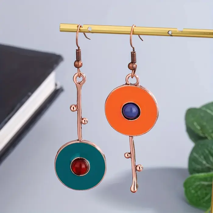 Boucles d'oreilles rondes géométriques asymétriques en émail coloré pour femmes (disponibles en deux tailles) style