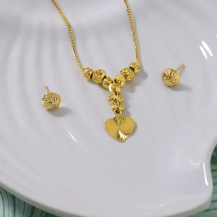 Collier pendentif en forme de cœur pour femme