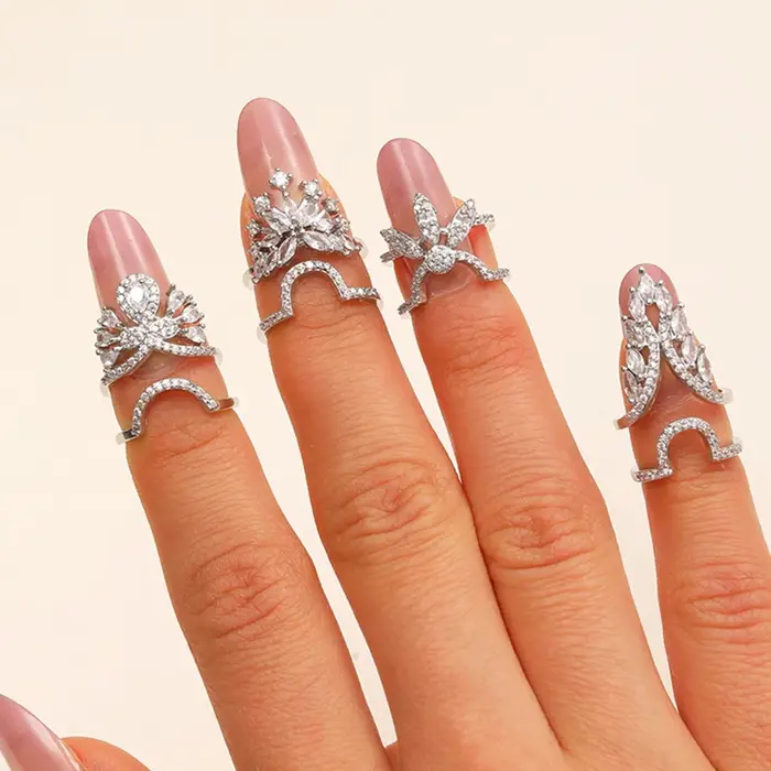 Bague d'ongle en zircon brillant exquise pour femme