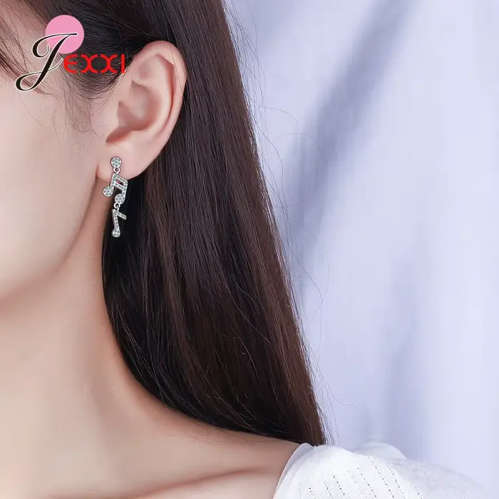 Boucles d'oreilles asymétriques en zircon doré ou plaqué argent pour femmes mode occasions spéciales elegance festive