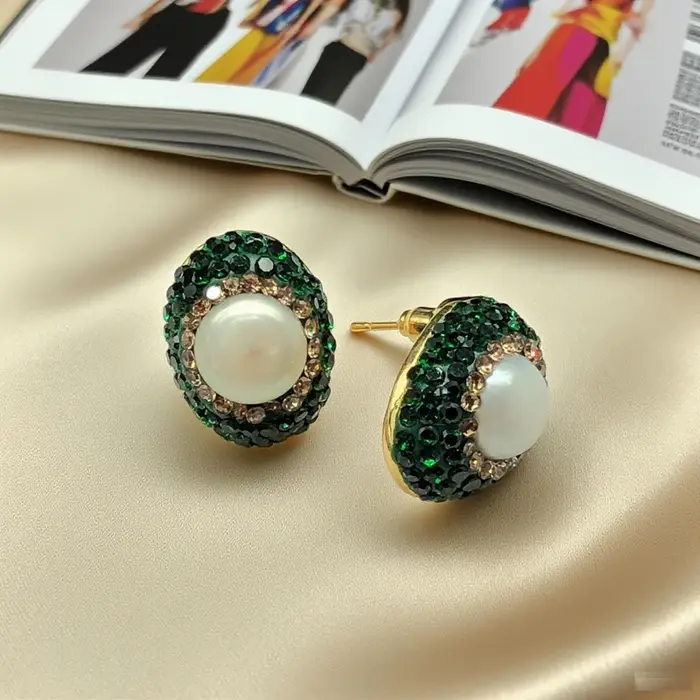 Ensemble de bijoux en cristal de perles d'eau douce naturelles avec plaquage or pour femmes, collier, bague et bracelet à offrir pour mariages, fêtes et occasions spéciales