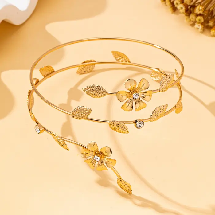 Un brassard pour femme en forme de vigne florale stéréo et plusieurs couleurs au choix. le brassard 