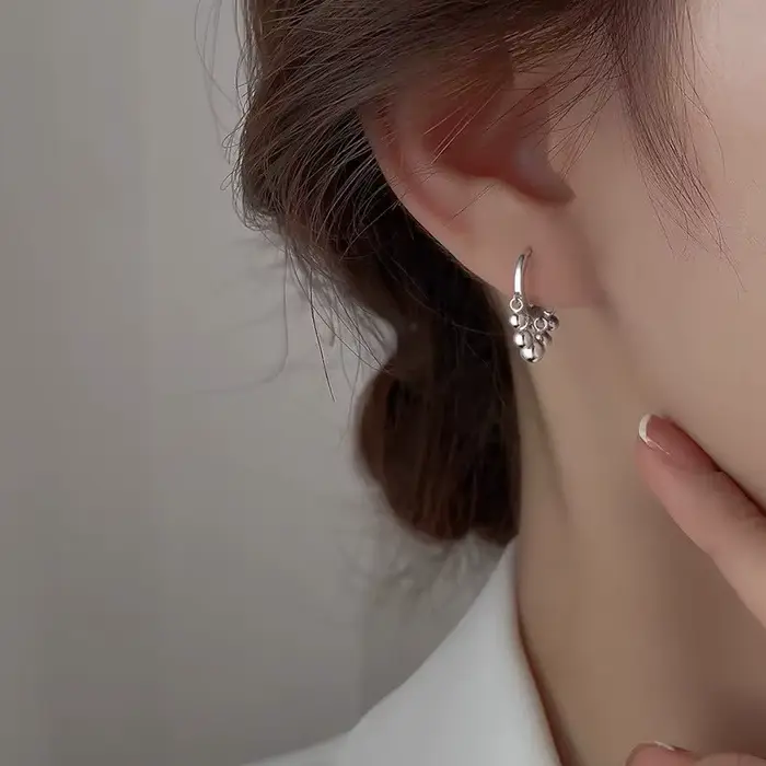 Boucles d'oreilles Lynne à la mode en argent sterling 925 avec cinq perles rondes élégantes pour femmes occasions spéciales sublimer votre look sophistication elegance traditionnelle