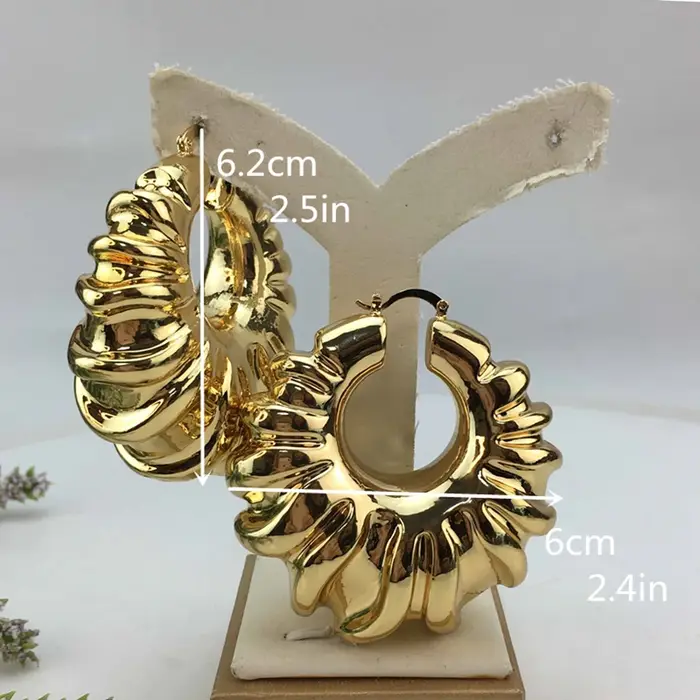 Grandes boucles d'oreilles audacieuses pour femmes