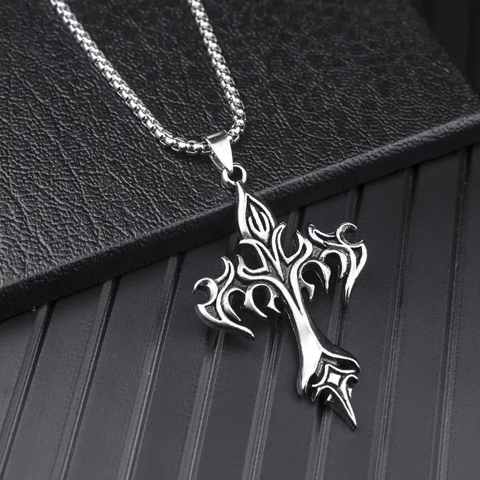 Collier en acier inoxydable flamme rétro croix en acier titane chaîne de pull pour homme et femme occasions spéciales-decoration