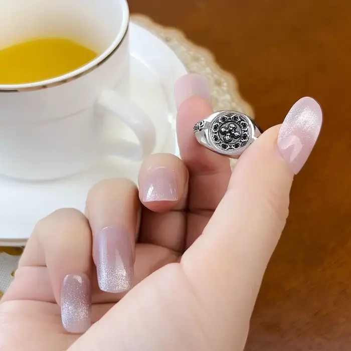 Bague chevalière croisée emblématique