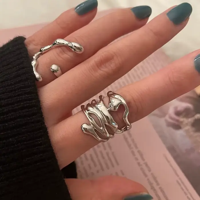 Nouveauté 2026 – Bague large irrégulière ajourée couleur argent pour femme