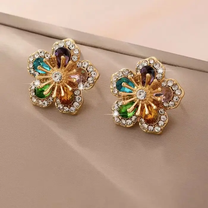 Une paire de boucles d'oreilles florales pour femmes