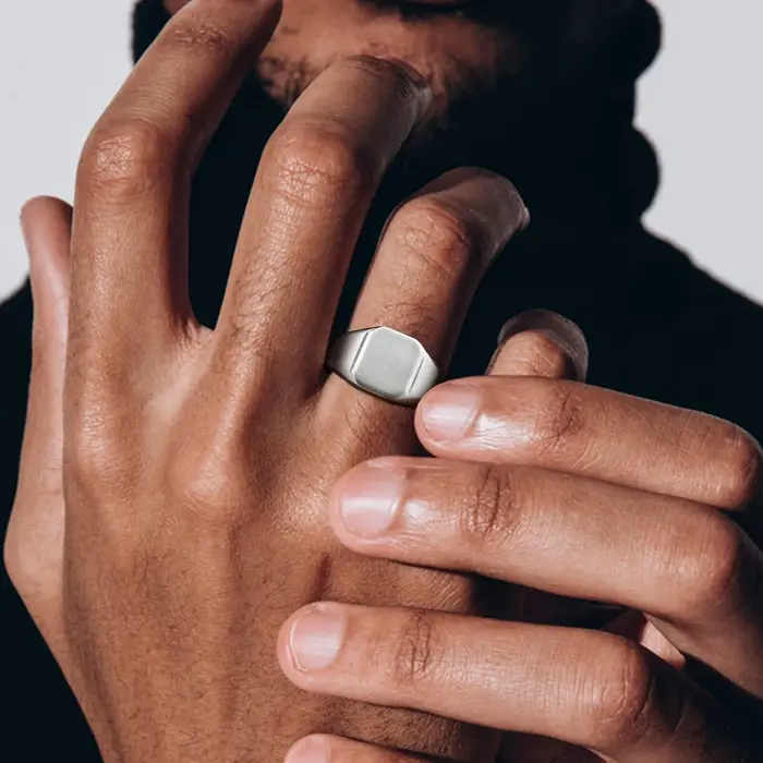Bague chevalière carrée couleur argent pour hommes et femmes