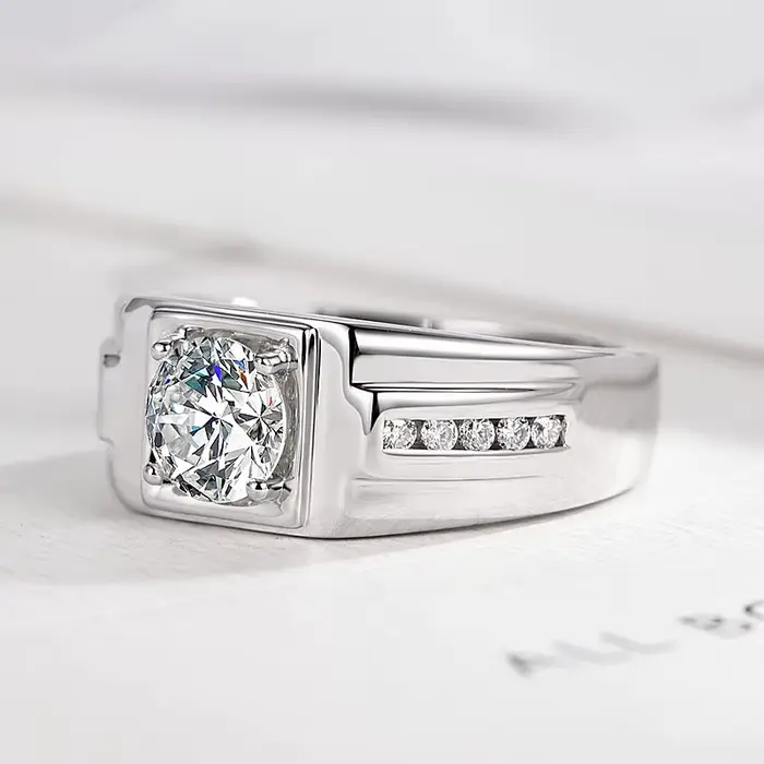 Bague en argent sterling 925 sertie de zirconium blanc élégante pour mariage et fiançailles cadeau tendance bijoux de qualité haute occasion spéciale女性和男性结婚和订婚的925纯银锆石闪耀戒指，时尚礼物，高品质珠宝，适用于特殊场合