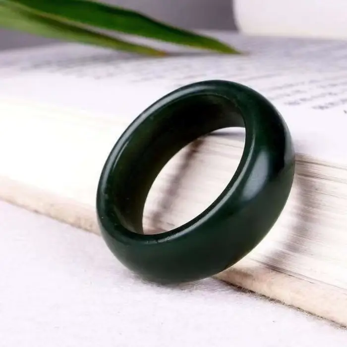 Bague en jade naturel avec pierres précieuses de guérison pour homme et femme élégante pour occasions spéciales comme les soirées et les mariages