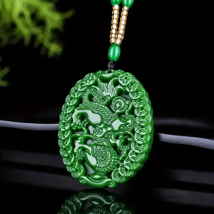 Le nouveau collier pendentif vert est simple et polyvalent, à la mode et nouveau.