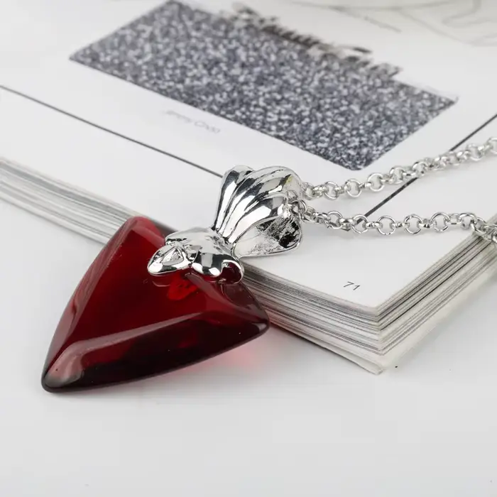 Anime Surrounding Long collier rouge sang pour femme, pendentif en forme de cœur, portant, nouveau