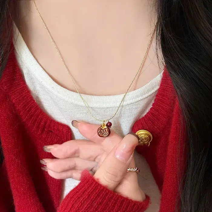 Collier pendentif grenade rouge avec breloque fruit mignon chaîne de clavicule bijou cadeau pour femme occasions spéciales
