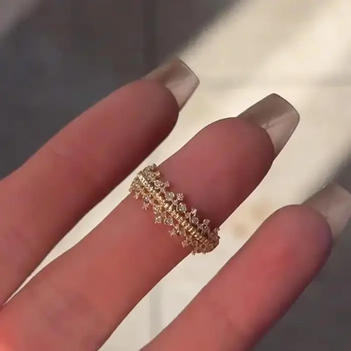 Bague en dentelle brillante pour femme