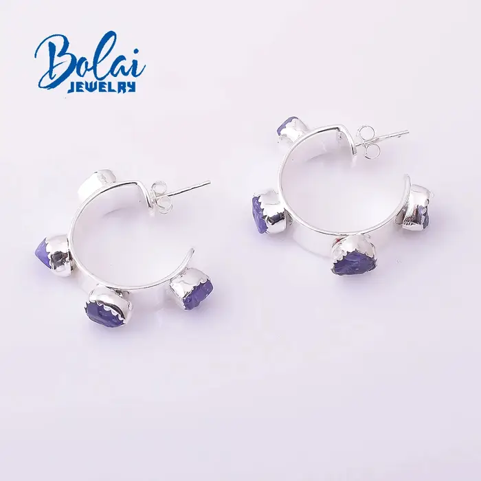 Boucle d'oreille en pierres précieuses faites à la main