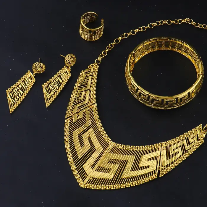 Ensemble de bijoux plaqués or 18 carats pour femme