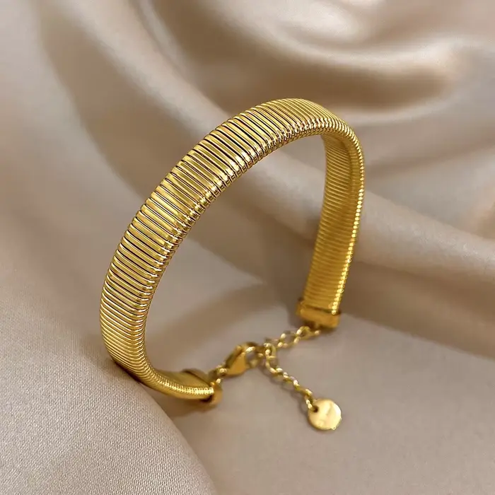 Bracelet de manchette en acier inoxydable plaqué or jaune clair avec zircon et strass
