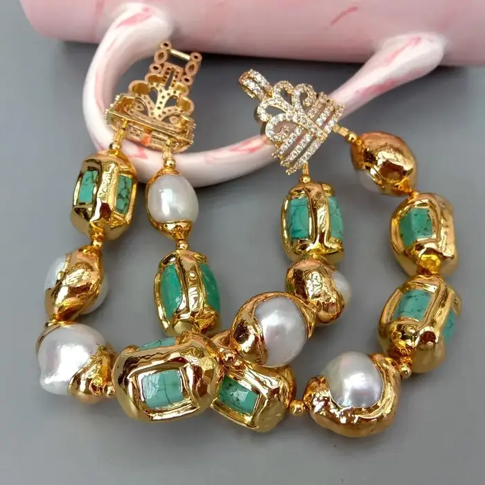 Bracelet Perle d'Eau Douce Blanche Pépite Turquoise Verte avec Bord Galvanisé