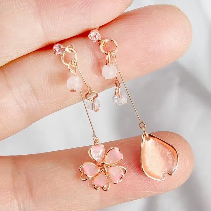 Boucles d'oreilles asymétriques pour femmes, en cristal brillant, fleur, papillon, Long pampille, chat mignon, bijoux doux, nouvelle collection