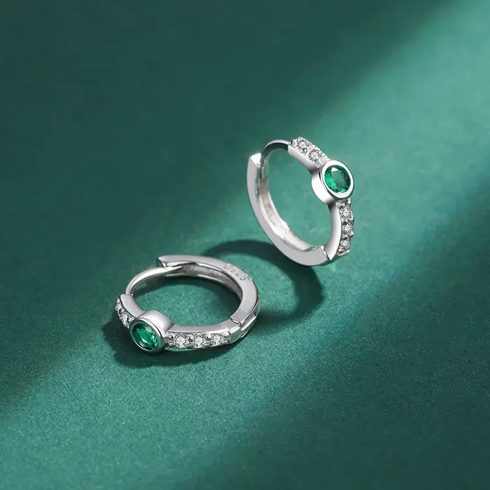 Boucle d'oreille ronde en émeraude pour femme