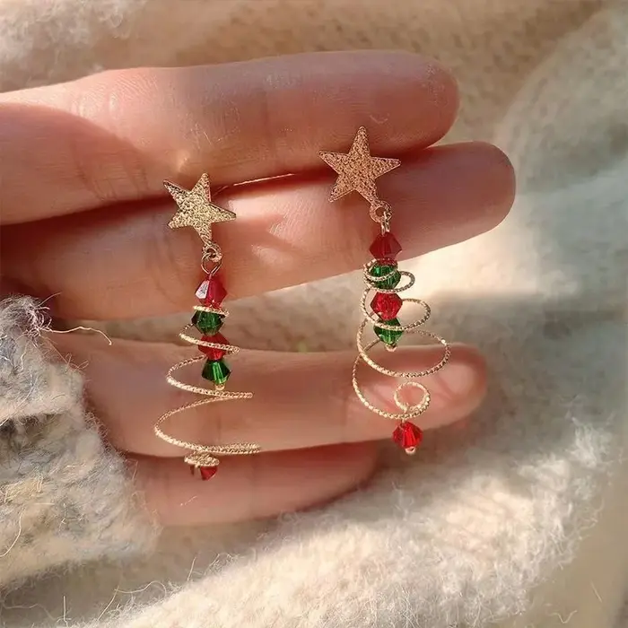 Boucles d'oreilles délicates en forme d'arbre de noël pour femmes