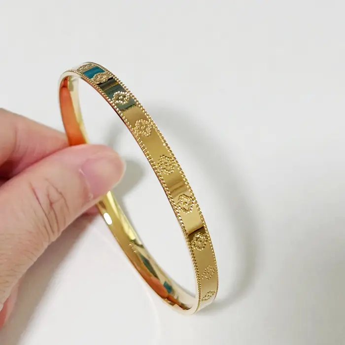 Bracelets en titane pour femmes