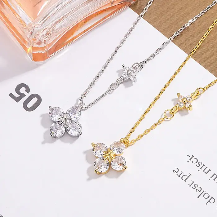 Collier pendentif double trèfle à quatre feuilles porte-bonheur pour femme