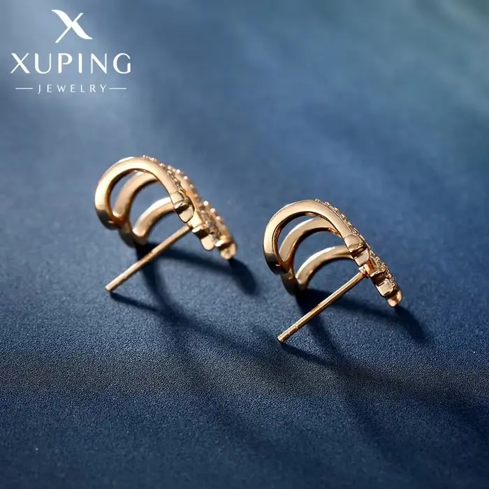 Boucles d'oreilles en forme d'étoile dorée classiques pour femmes pour toutes les occasions et cadeaux de fête