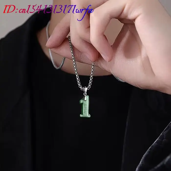 Collier avec pendentif en jadéite du Myanmar