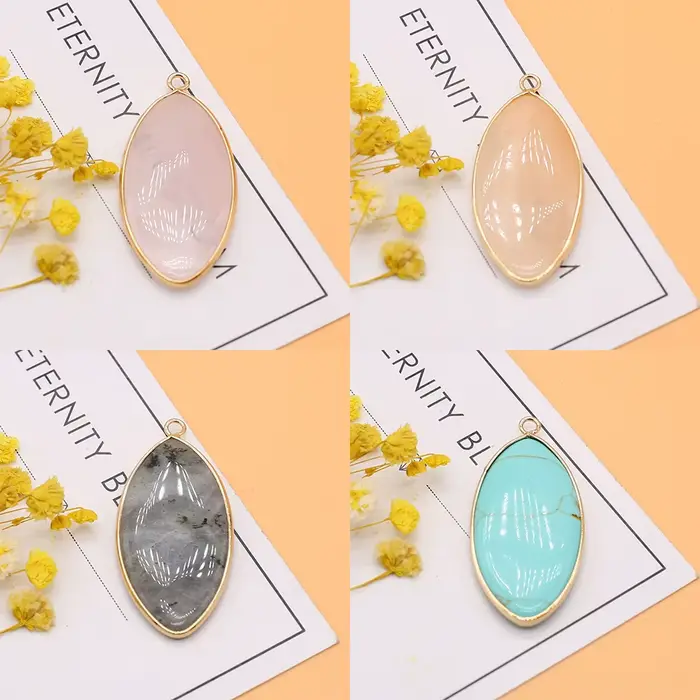 Pendentif en pierre naturelle de forme ovale