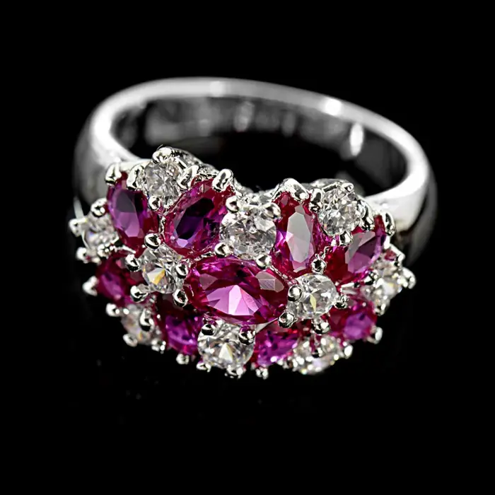 Bague en zircone cubique design nature inspiration plante pour femmes mariage et occasions spéciales浪漫的翻译可能更适合原文的情感表达，但根据要求，保持中文回答的简洁和准确性： ###TITRE### 高品质锆石植物设计创意婚戒女士日常佩戴结婚及特殊场合