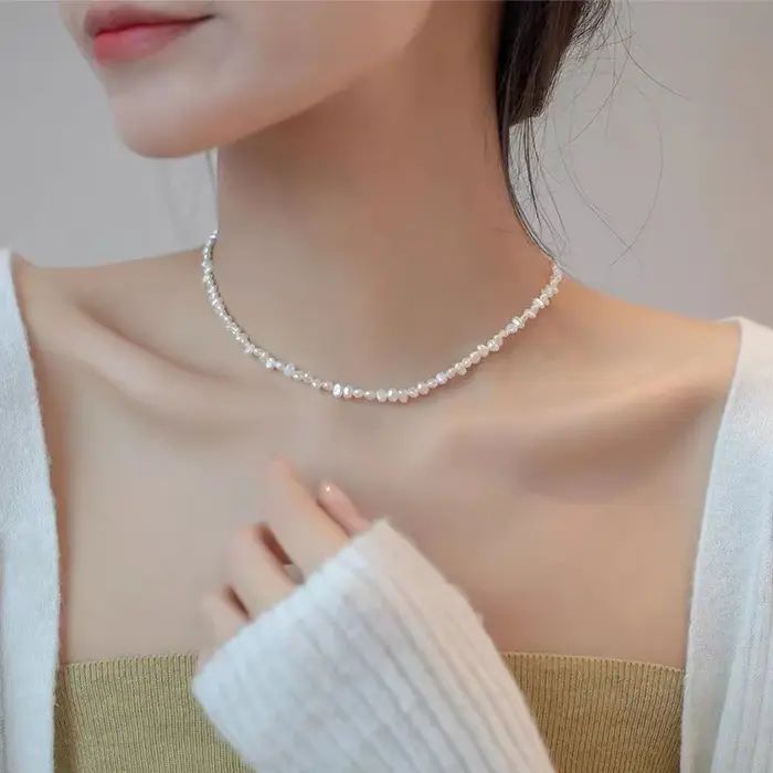 Collier en acier inoxydable plaqué or 18 carats avec perles d'eau douce pour femmes parties et événements spéciaux