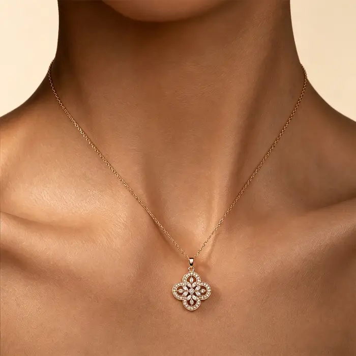 Ensemble de collier et de boucles d'oreilles en or rose 18 carats plaqué or