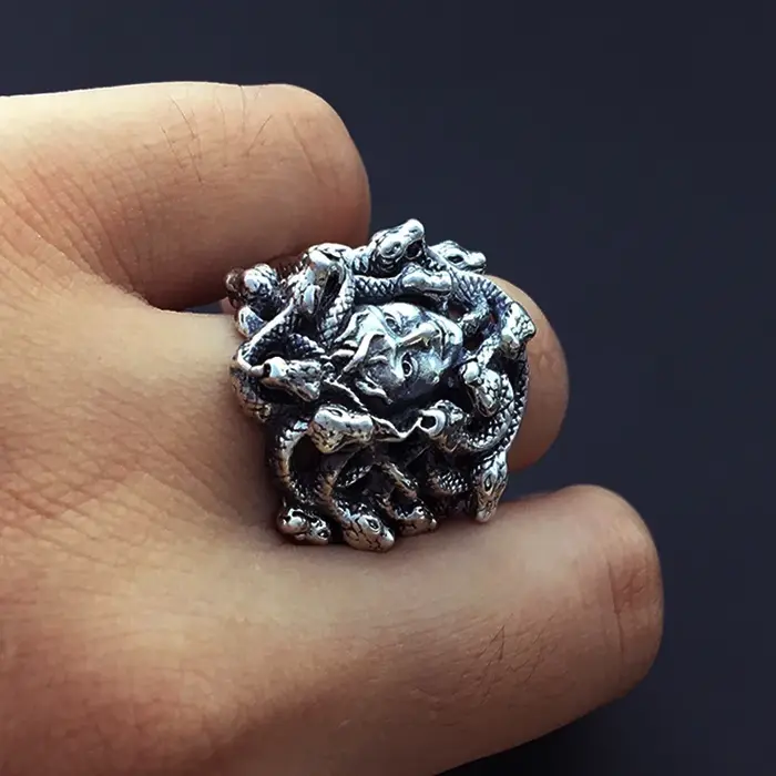 Bague Méduse Acier Inoxydable Punk Gothique Motard Bijou De Cocktail Occasions Spéciales