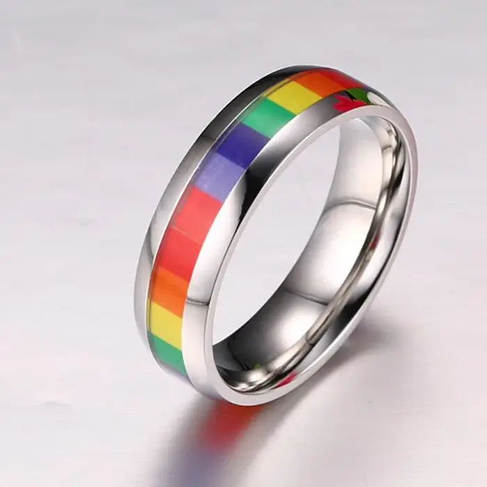 Anneaux lesbiens arc-en-ciel