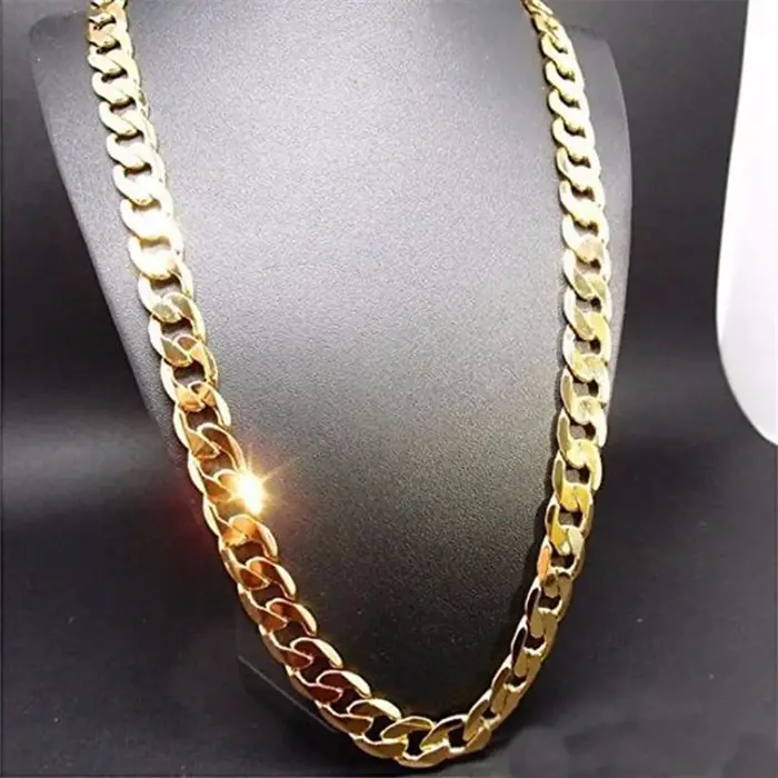 Bijoux en chaîne couleur or pur
