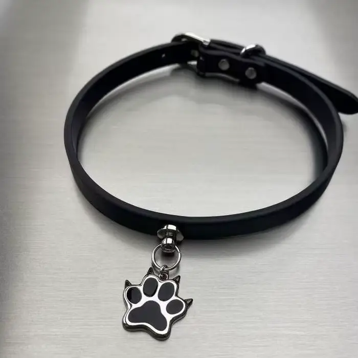 Collier en cuir imprimé patte de chiot Punk pour femmes, rivets doux et Cool, accessoires, tour de c