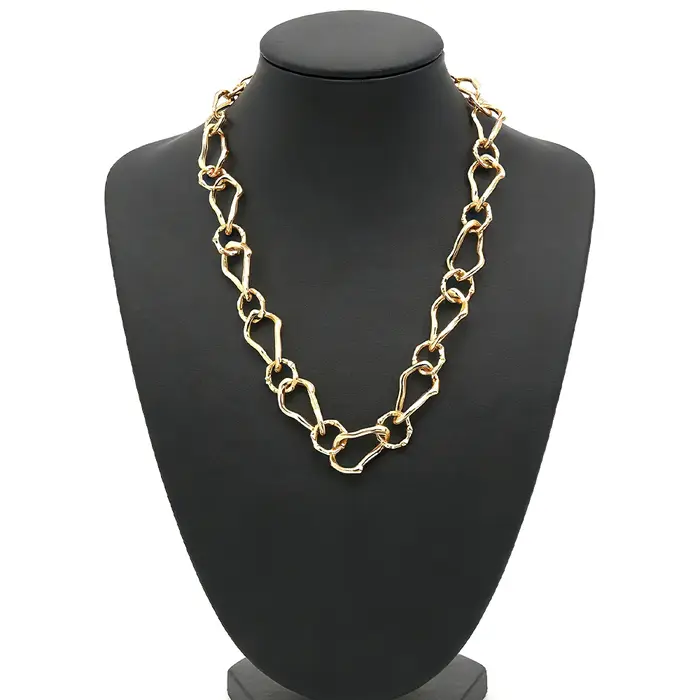 Collier chaîne à maillons dorés (style sculptural moderne) – Bijou tendance parfait pour les brunche