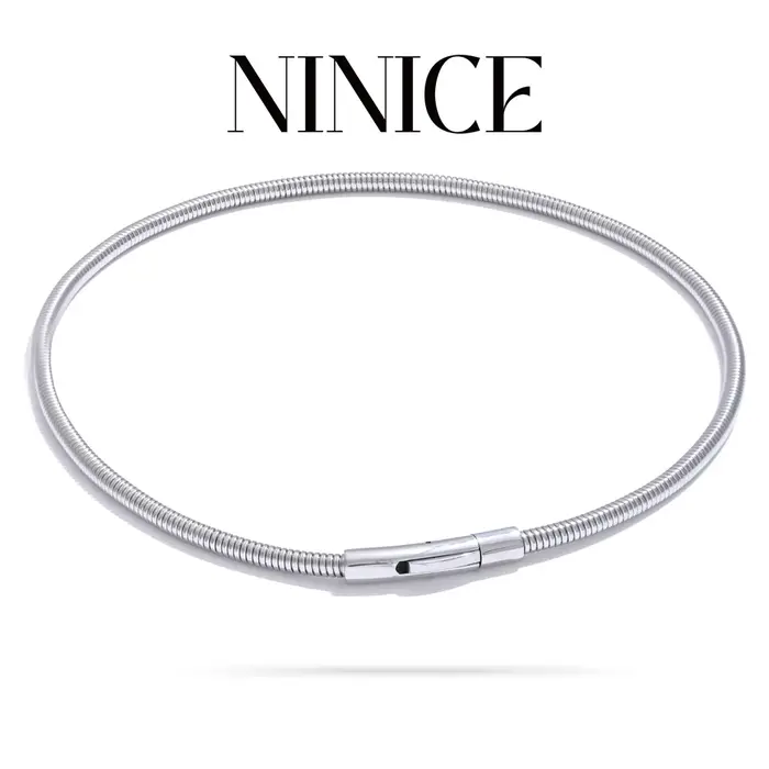 Collier en acier inoxydable avec plaque zircone cubique et plaquage or véritable pour femmes occasions spéciales et mode moderne