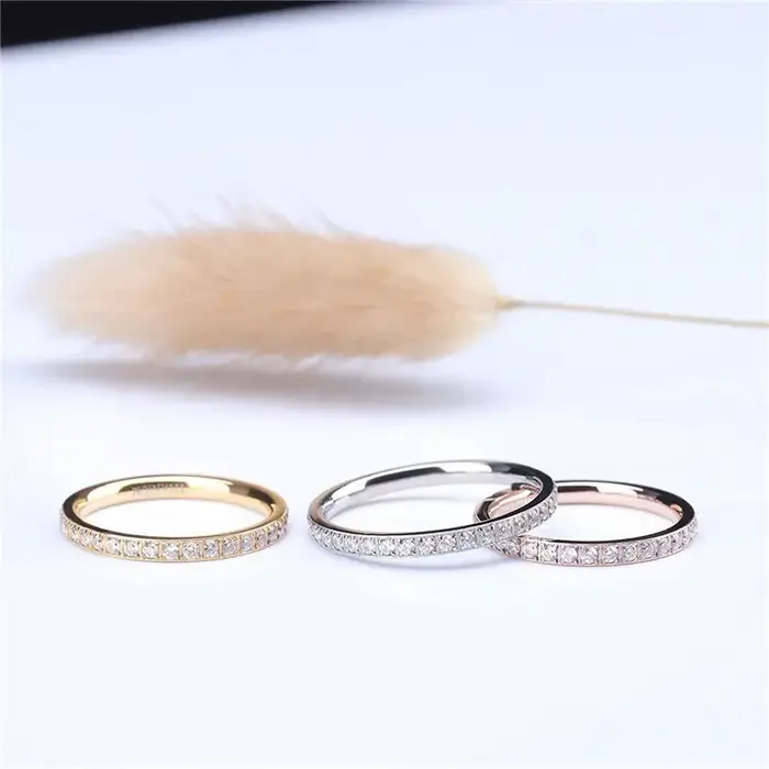 Bague en titane TIGRADE sertie de zirconium blanc élégante pour femmes occasions spéciales tracker d'humeur alliance de mariage