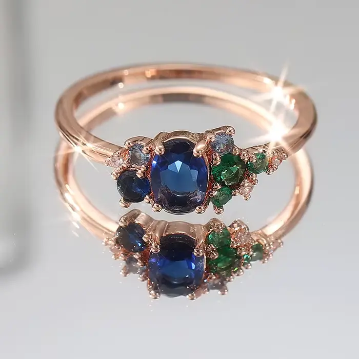 Bague en zircone synthétique incrustée de zircone scintillante au design moderne et tendance pour fe