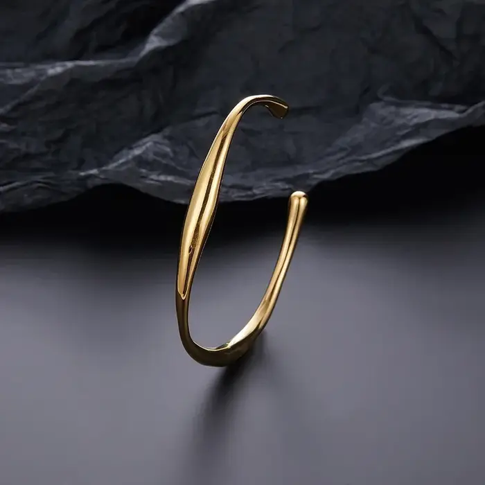 Bracelet simple et abstrait Mobis pour femme en acier inoxydable